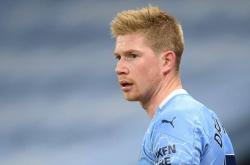 德布劳内迎来十五赛季出色发挥，勇士观众热烈欢呼！